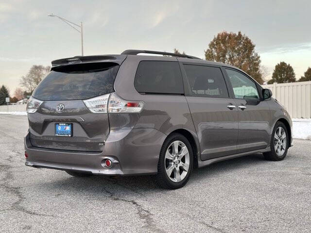 2013 Toyota Sienna SE 8-Passenger