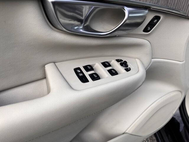 2023 Volvo XC90 Recharge T8 Ultimate Dark Theme