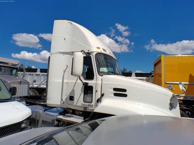 2013 Mack Pinnacle