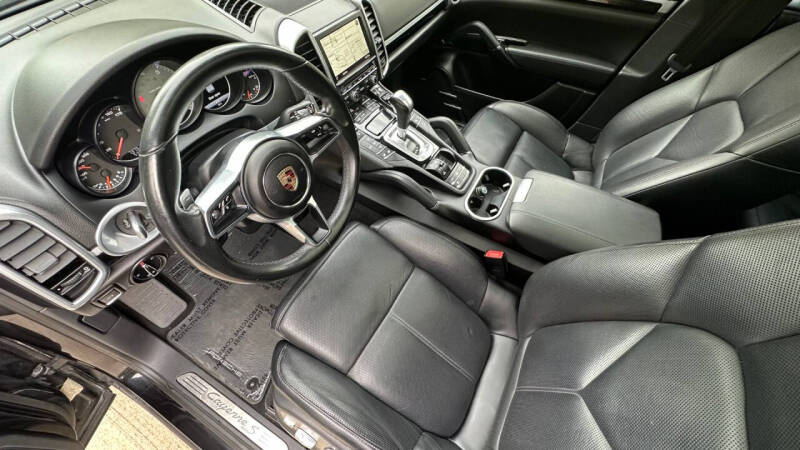 2016 Porsche Cayenne S photo 17