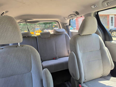2017 Toyota Sienna LE 7-Passenger