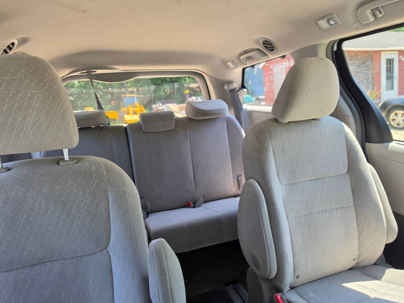 2017 Toyota Sienna LE 7-Passenger