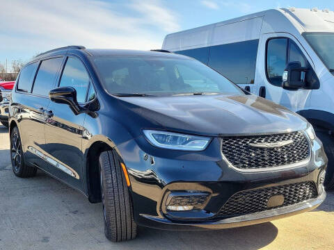 2024 Chrysler Pacifica for sale at Breeden Pre-Owned in Van Buren AR