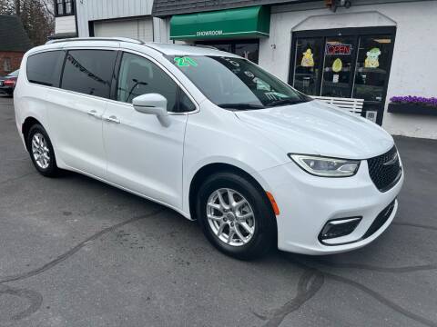 2021 Chrysler Pacifica for sale at Auto Sales Center Inc in Holyoke MA