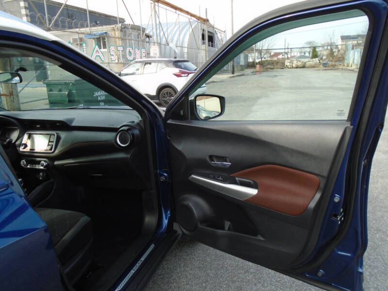 2019 Nissan Kicks SR