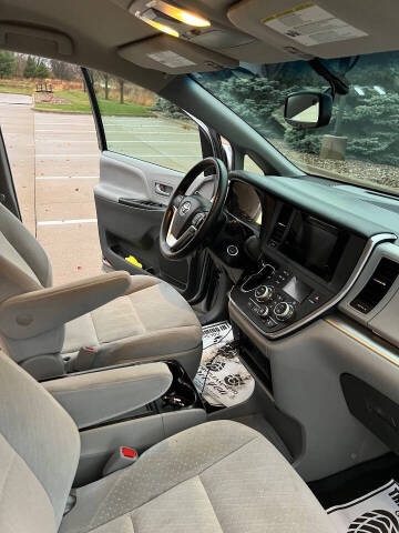 2017 Toyota Sienna LE 7-Passenger