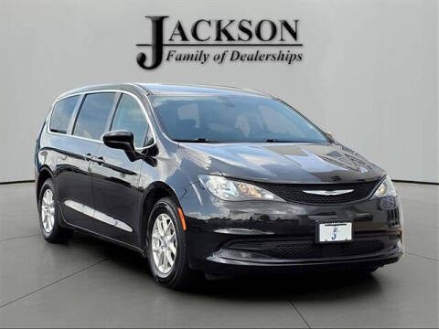 2022 Chrysler Voyager LX