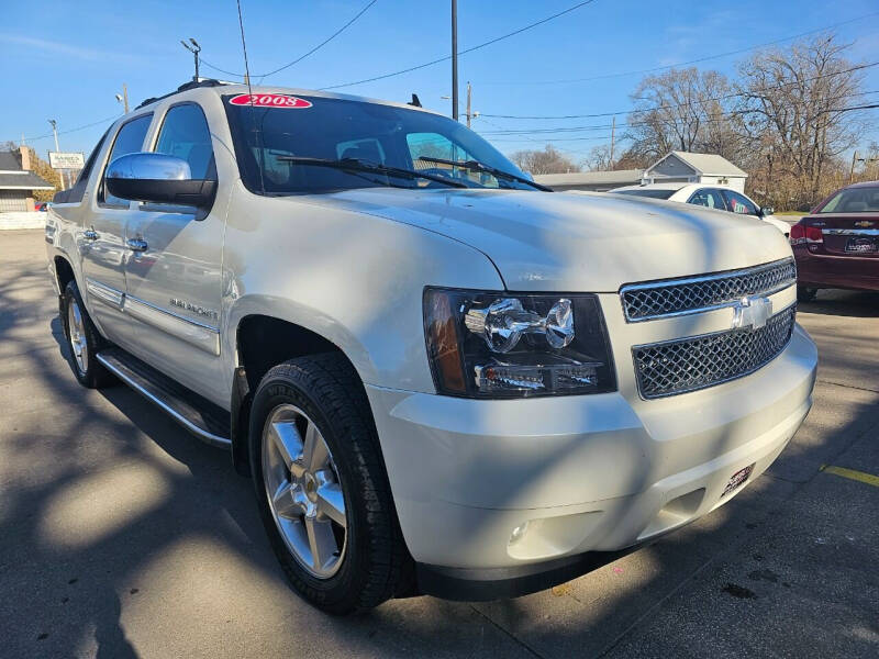 2008 Chevrolet Avalanche for sale at El Pueblo Auto Sales in Des Moines IA