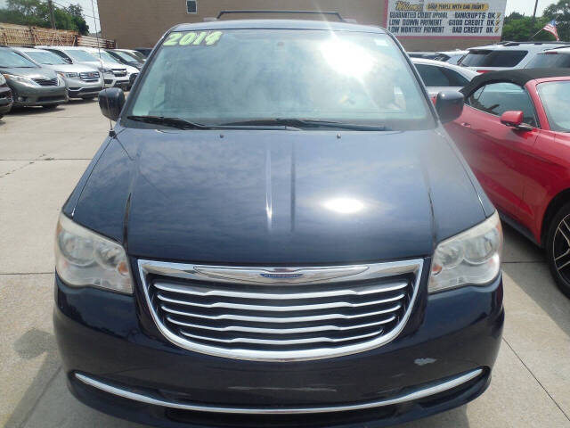 2014 Chrysler Town and Country for sale at VIP Motor Sales in Hazel Park, MI