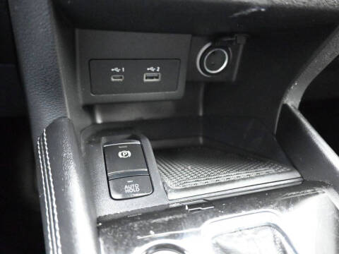 2022 Nissan Kicks SR