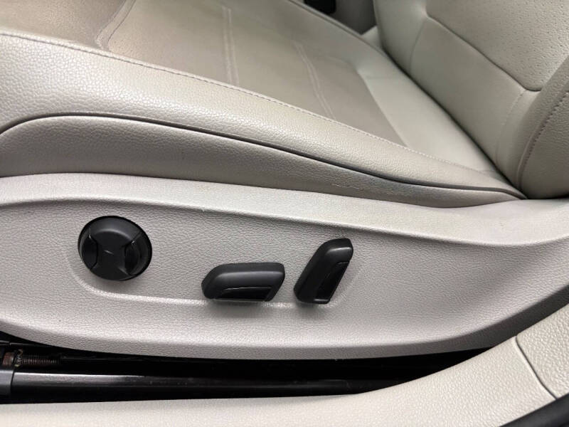 2017 Volkswagen Passat 1.8T R-Line