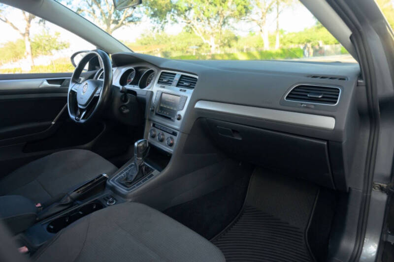 2017 Volkswagen Golf TSI S