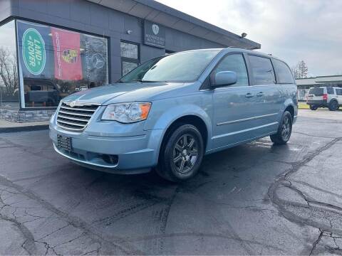 2009 Chrysler Town and Country for sale at Moundbuilders Motor Group in Newark OH