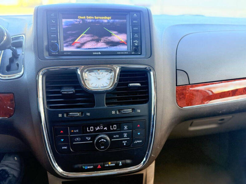 2014 Chrysler Town and Country Touring