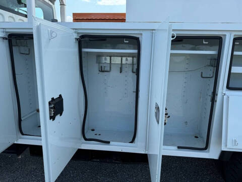 2013 Freightliner M2 106