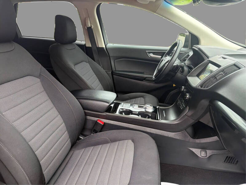 2020 Ford Edge SE