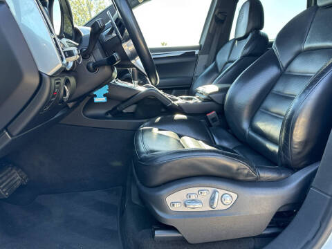 2017 Porsche Cayenne Platinum Edition