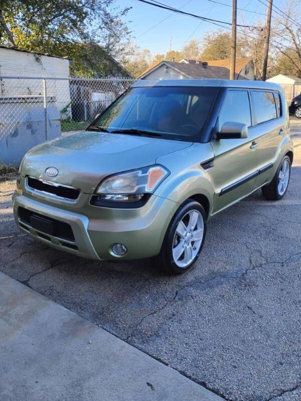 2011 Kia Soul +