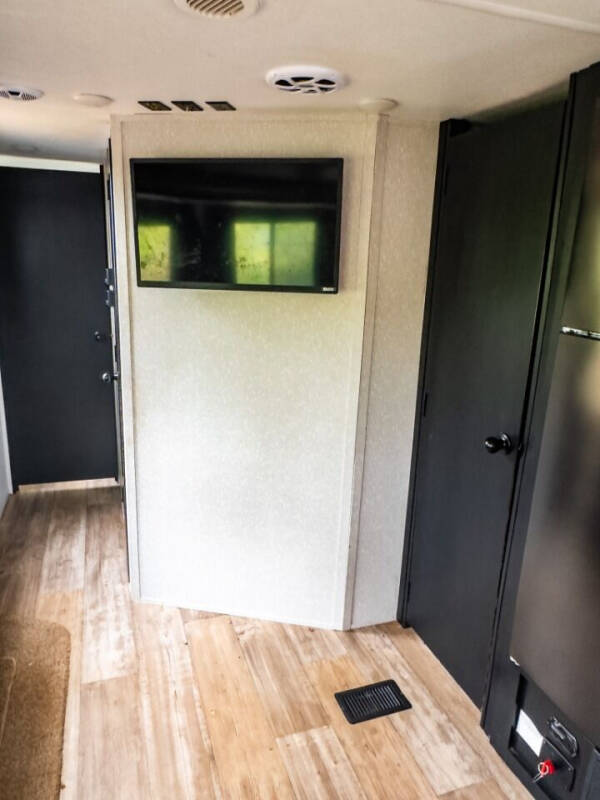 2022 CHEROKEE FOREST RIVER