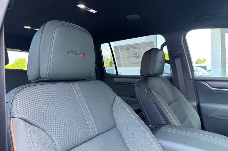 2026 GMC Acadia AT4