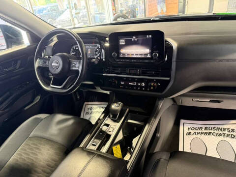2025 Nissan Pathfinder SV