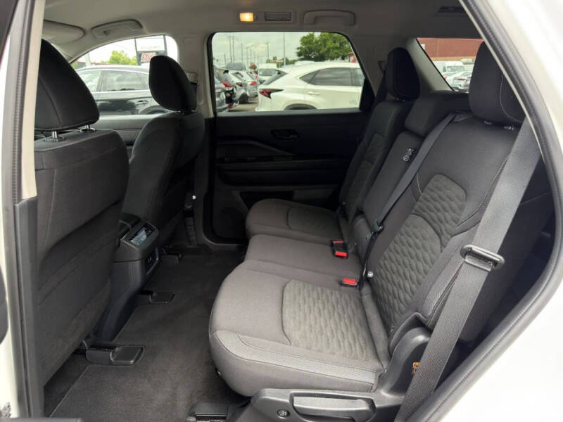 2025 Nissan Pathfinder SV