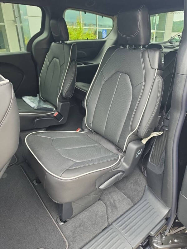 2027 Chrysler Pacifica Limited