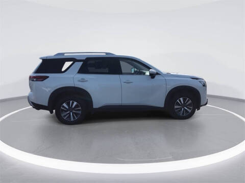 2022 Nissan Pathfinder SL