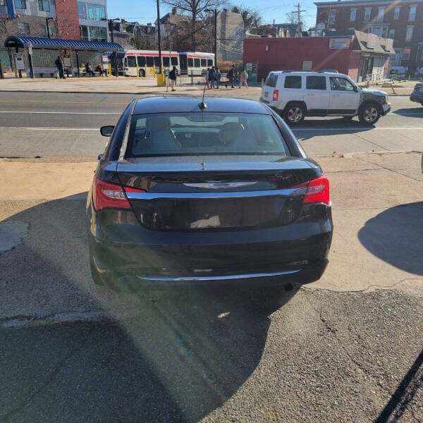 2013 Chrysler 200 Touring photo 4