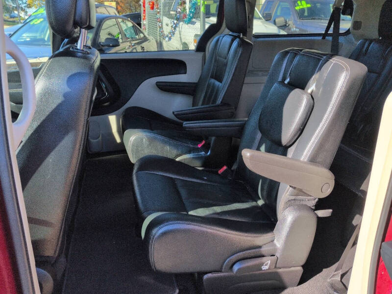 2016 Chrysler Town and Country Touring