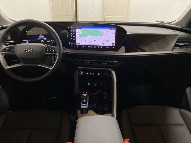 2025 Audi Q5 quattro Premium TFSI