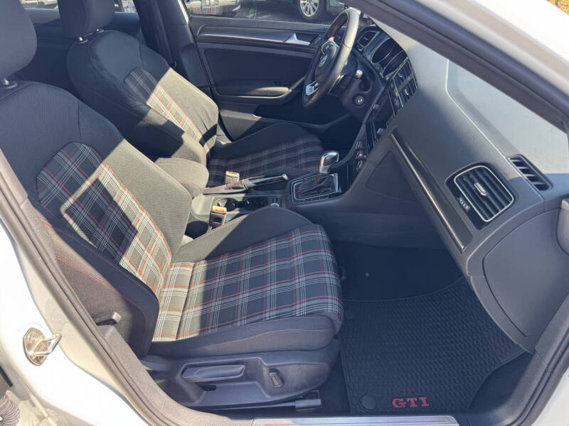 2018 Volkswagen Golf GTI S