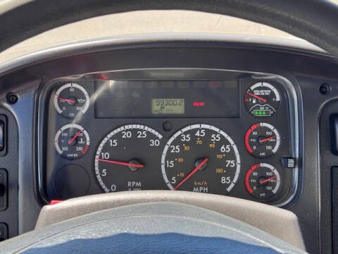 2011 Freightliner M2 106