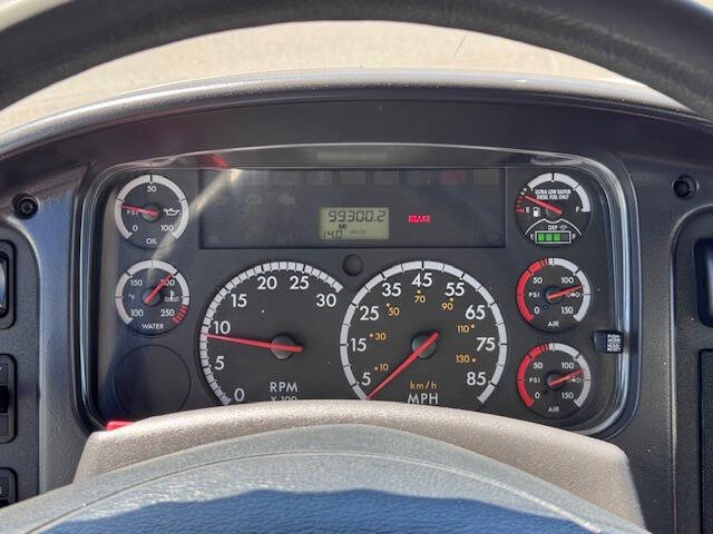 2011 Freightliner M2 106