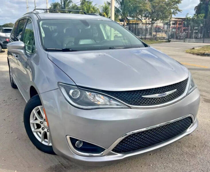 2020 Chrysler Pacifica for sale at Vice City Deals in Miami Beach FL