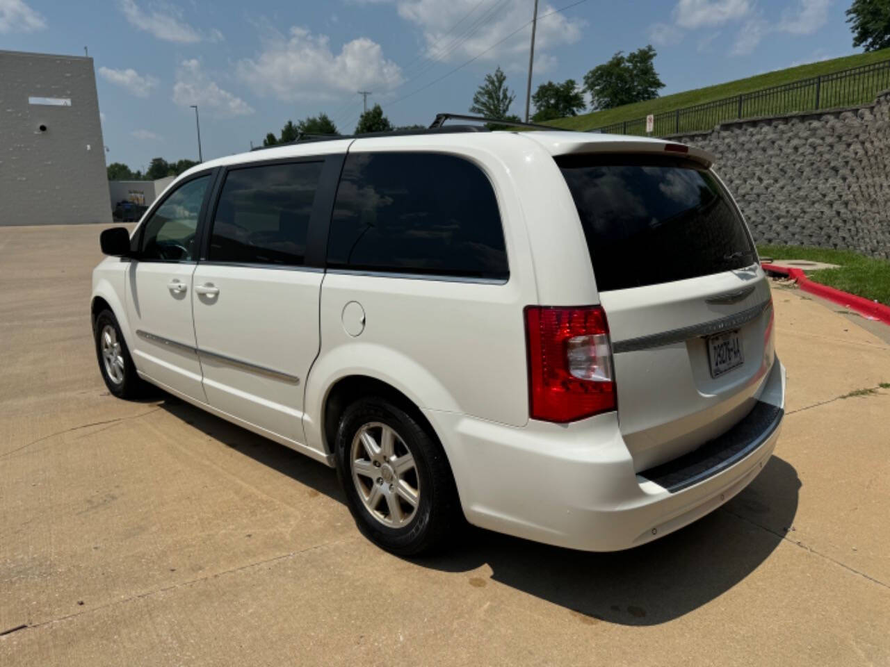 2011 Chrysler Town and Country for sale at 10-4 AUTO GROUP LLC in Raytown, MO