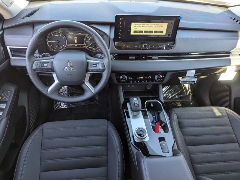 2025 Mitsubishi Outlander SE