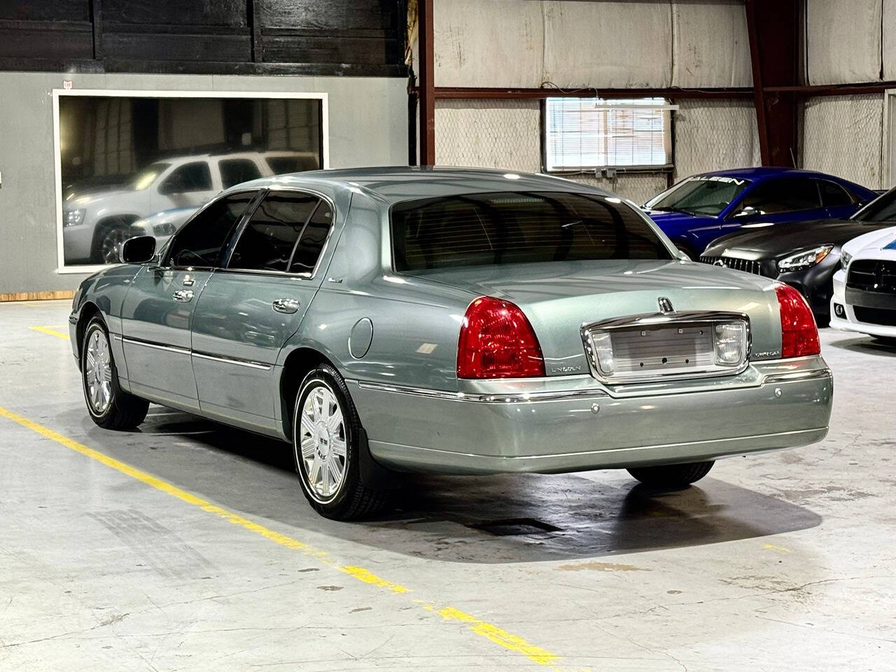 2004 Lincoln Town Car for sale at Carnival Car Company in Victoria, TX