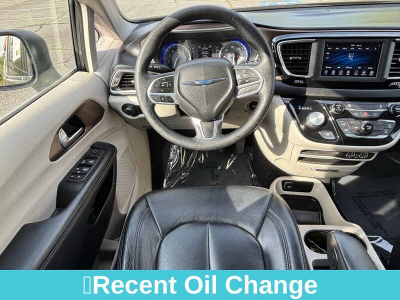 2021 Chrysler Voyager L