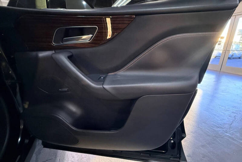 2019 Jaguar F-PACE 30t Prestige