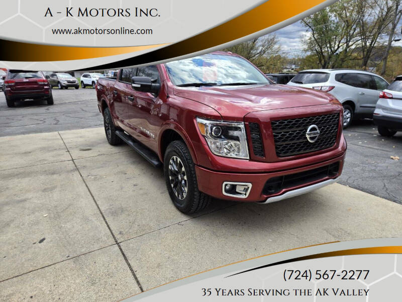 2019 Nissan Titan PRO-4X's photo