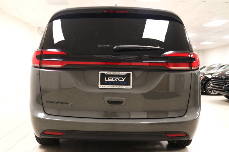 2022 Chrysler Pacifica Touring L