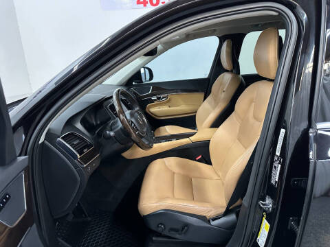 2016 Volvo XC90 T6 Momentum