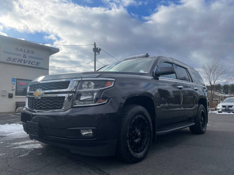 2017 Chevrolet Tahoe LT photo 4