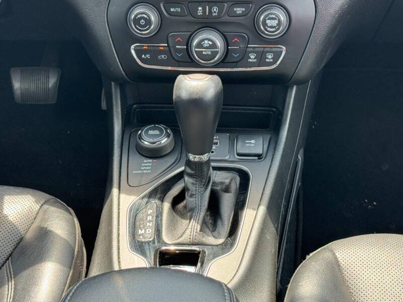 2023 Jeep Cherokee Altitude Lux