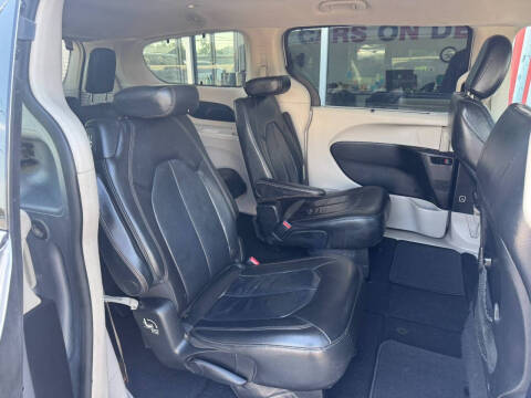 2017 Chrysler Pacifica Touring-L