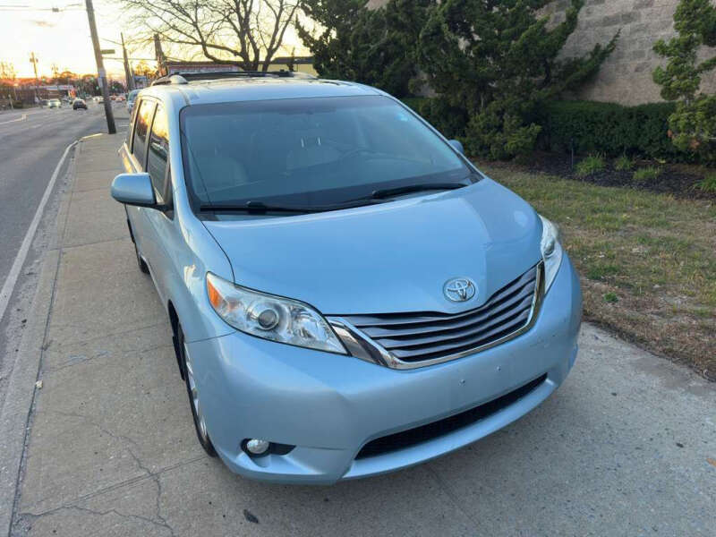 2015 Toyota Sienna XLE 7-Passenger