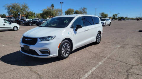 2024 Chrysler Pacifica Plug-In Hybrid Select