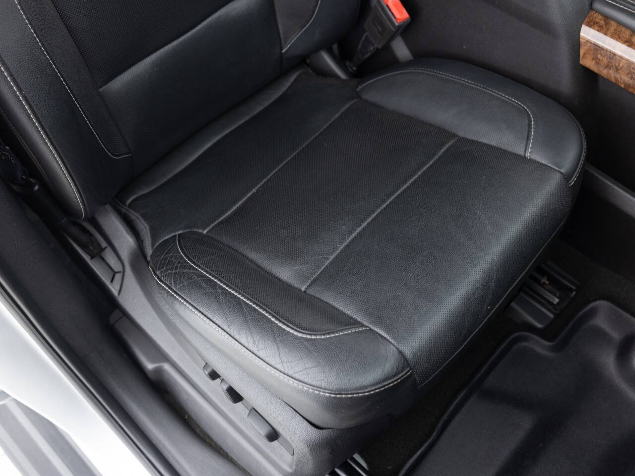 Used Car 2017 Chevrolet Suburban  Premier 4x4 4dr Suv For Sale Under $30,000 In Coal City, Illinois