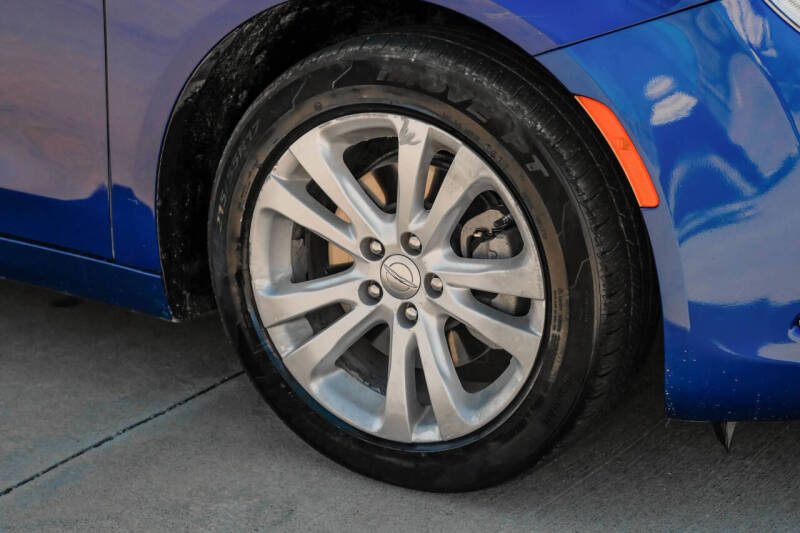 2017 Chrysler 200 Limited Platinum